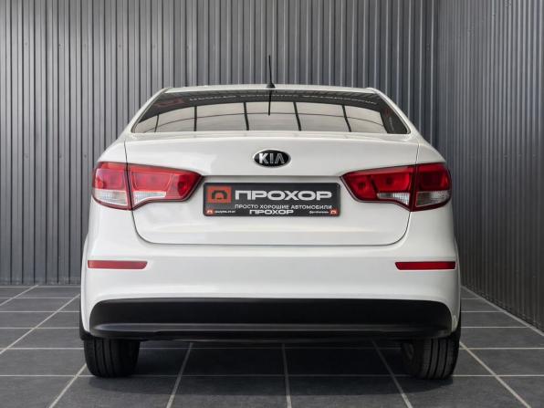 Kia Rio III Рестайлинг с пробегом 2016 года, цена 977 000 рублей, 175950 км, седан, Автокод Объявления