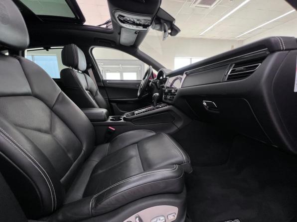 Porsche Macan I Рестайлинг 2 с пробегом 2022 года, цена 7 150 000 рублей, 55295 км, внедорожник, Автокод Объявления