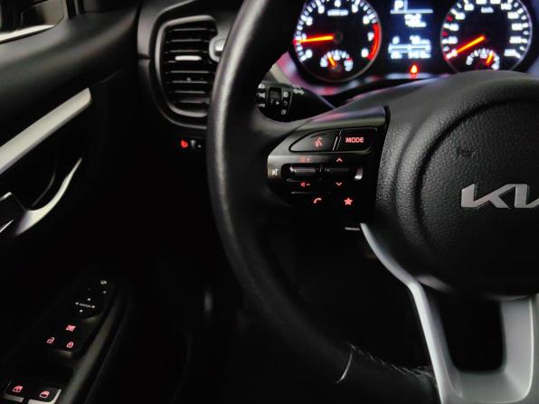 Kia Rio IV Рестайлинг с пробегом 2021 года, цена 1 845 000 рублей, 55000 км, хэтчбек, Автокод Объявления