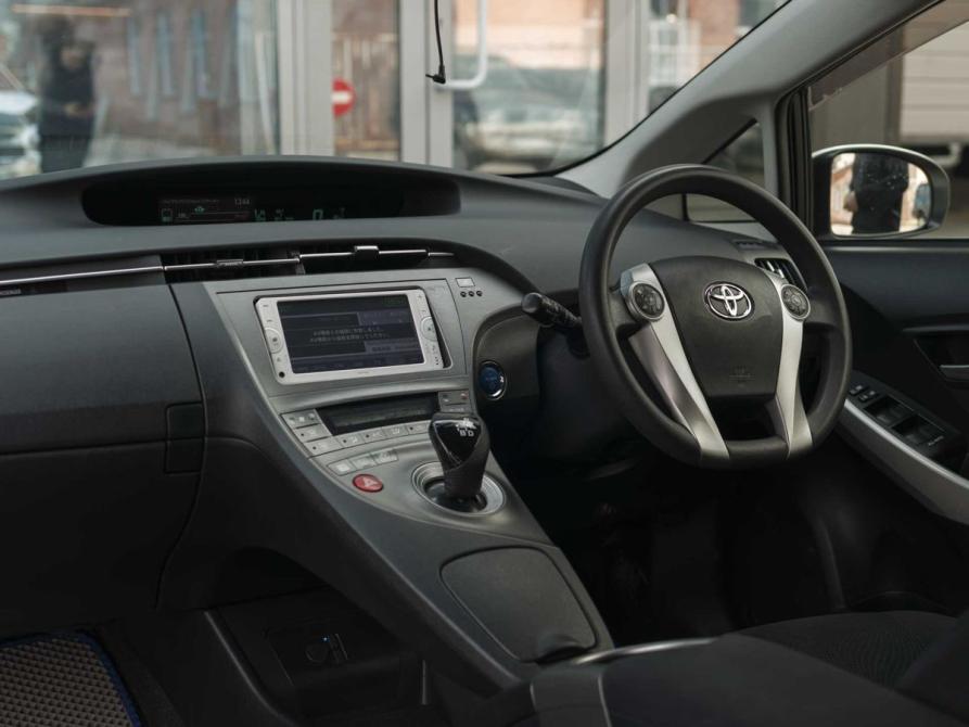 Toyota Prius III Рестайлинг (XW30) Новосибирск  - изображение 11