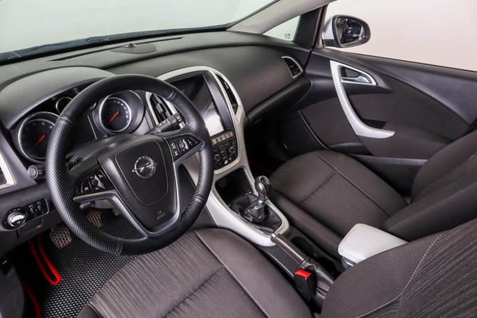 Opel Astra J с пробегом 2012 года, цена 579 000 рублей, 220000 км, хэтчбек, Автокод Объявления