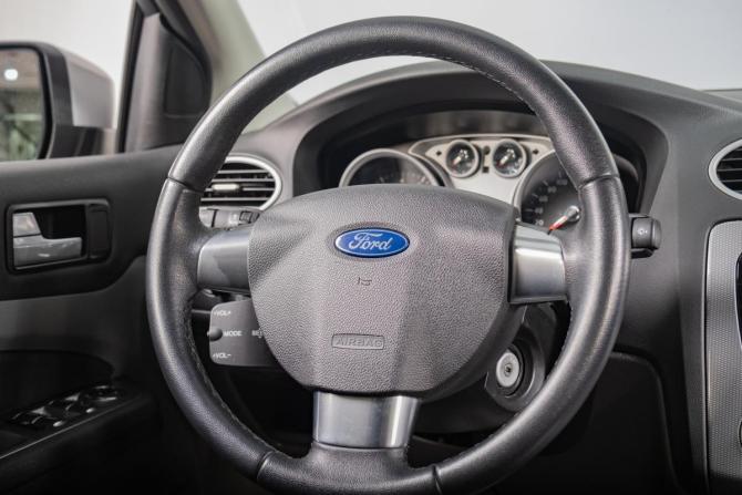 Ford Focus II Рестайлинг с пробегом 2011 года, цена 899 000 рублей, 114100 км, седан, Автокод Объявления