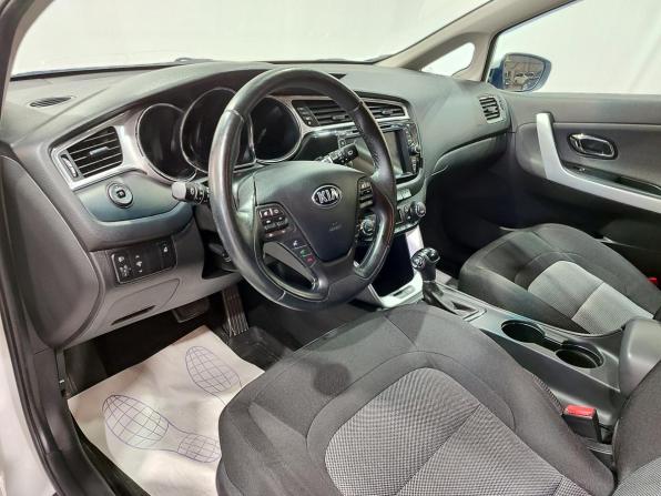 Kia Ceed II Рестайлинг с пробегом 2017 года, цена 1 500 000 рублей, 93000 км, хэтчбек, Автокод Объявления