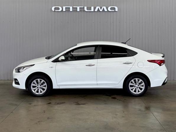 Hyundai Solaris II с пробегом 2018 года, цена 1 297 000 рублей, 136195 км, седан, Автокод Объявления