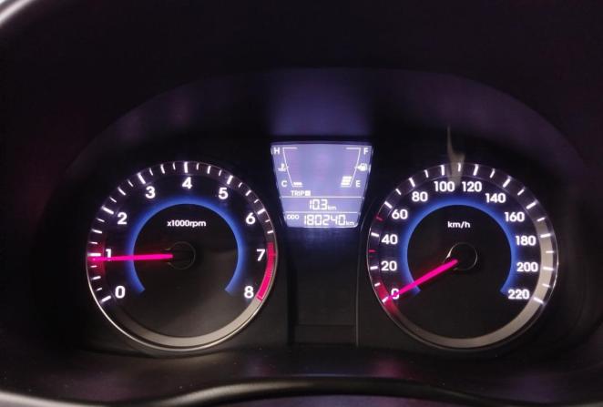 Hyundai Solaris I с пробегом 2012 года, цена 890 000 рублей, 180240 км, хэтчбек, Автокод Объявления