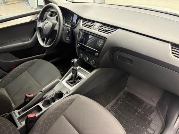 Skoda Octavia III (A7) Рестайлинг с пробегом 2017 года, цена 1 379 000 рублей, 222207 км, лифтбек, Автокод Объявления