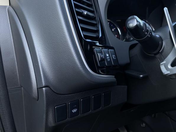 Mitsubishi Outlander III Рестайлинг 2 с пробегом 2015 года, цена 1 729 000 рублей, 99954 км, внедорожник, Автокод Объявления