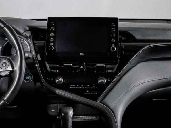 Toyota Camry VIII (XV70) Рестайлинг с пробегом 2021 года, цена 3 450 000 рублей, 55800 км, седан, Автокод Объявления