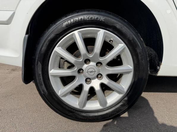 Opel Astra H Рестайлинг с пробегом 2012 года, цена 650 000 рублей, 274509 км, седан, Автокод Объявления