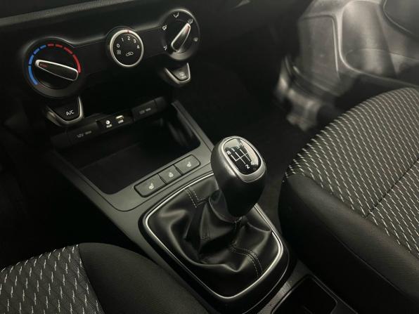Kia Rio IV с пробегом 2018 года, цена 1 400 000 рублей, 73855 км, хэтчбек, Автокод Объявления