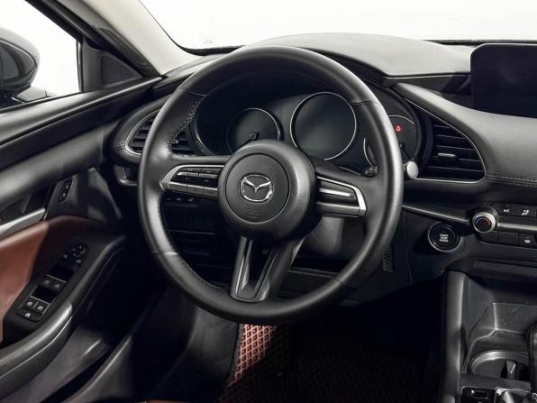 Mazda 3 IV (BP) с пробегом 2021 года, цена 1 690 000 рублей, 45000 км, седан, Автокод Объявления