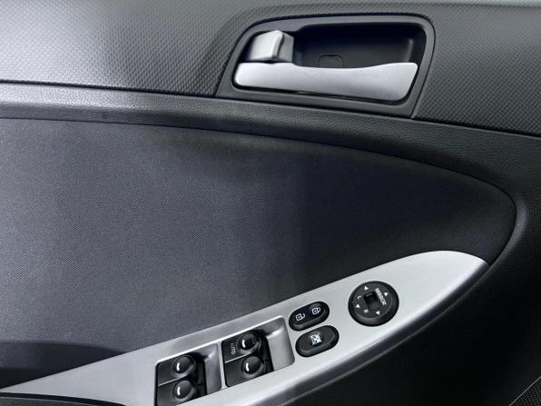 Hyundai Solaris I Рестайлинг с пробегом 2014 года, цена 945 000 рублей, 176600 км, седан, Автокод Объявления