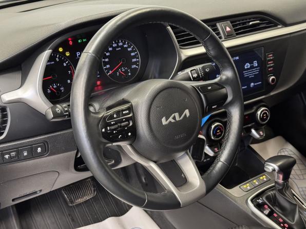 Kia Rio IV Рестайлинг с пробегом 2022 года, цена 1 230 000 рублей, 74482 км, седан, Автокод Объявления
