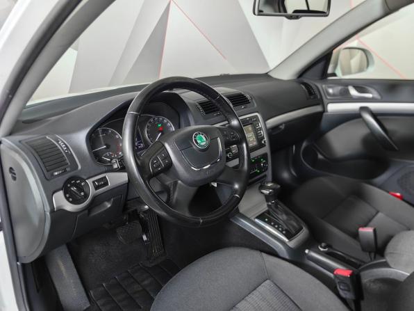 Skoda Octavia II (A5) Рестайлинг с пробегом 2013 года, цена 1 071 000 рублей, 126626 км, лифтбек, Автокод Объявления