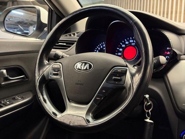 Kia Rio III Рестайлинг с пробегом 2017 года, цена 1 030 000 рублей, 120000 км, седан, Автокод Объявления