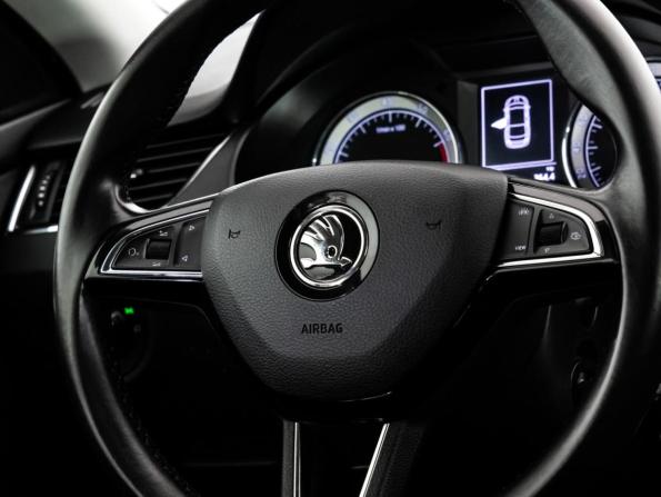 Skoda Octavia III (A7) Рестайлинг с пробегом 2019 года, цена 1 449 000 рублей, 195279 км, лифтбек, Автокод Объявления