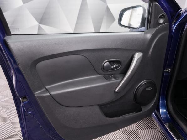 Renault Logan II с пробегом 2015 года, цена 882 000 рублей, 90000 км, седан, Автокод Объявления