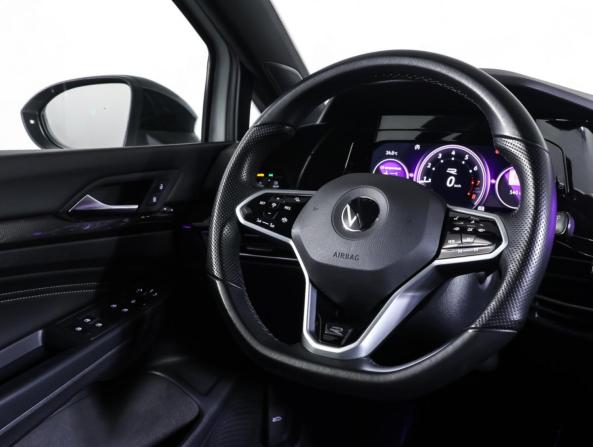 Volkswagen Golf VIII с пробегом 2022 года, цена 2 595 000 рублей, 60358 км, хэтчбек, Автокод Объявления