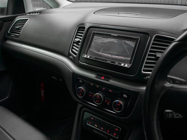 Volkswagen Sharan II с пробегом 2012 года, цена 1 350 000 рублей, 121743 км, минивэн, Автокод Объявления