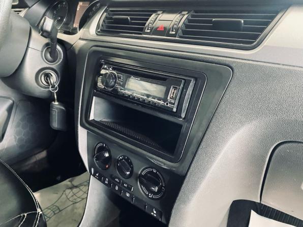 Skoda Rapid I с пробегом 2015 года, цена 950 000 рублей, 178000 км, лифтбек, Автокод Объявления