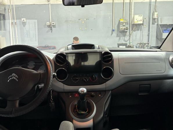 Citroen Berlingo II Рестайлинг с пробегом 2013 года, цена 890 000 рублей, 64603 км, компактвэн, Автокод Объявления