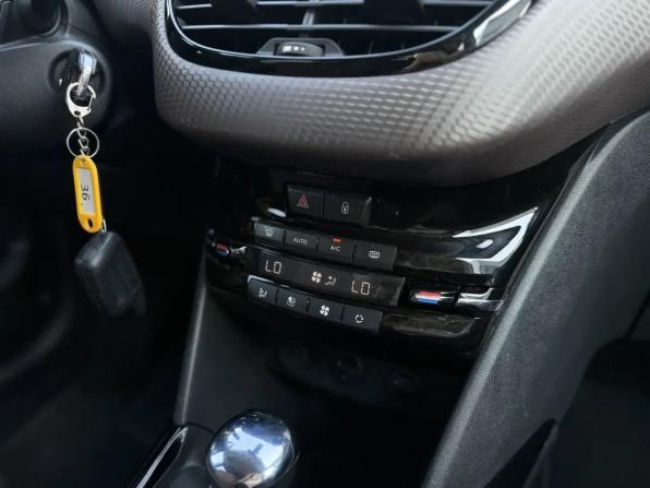 Peugeot 2008 I с пробегом 2014 года, цена 850 000 рублей, 113307 км, внедорожник, Автокод Объявления