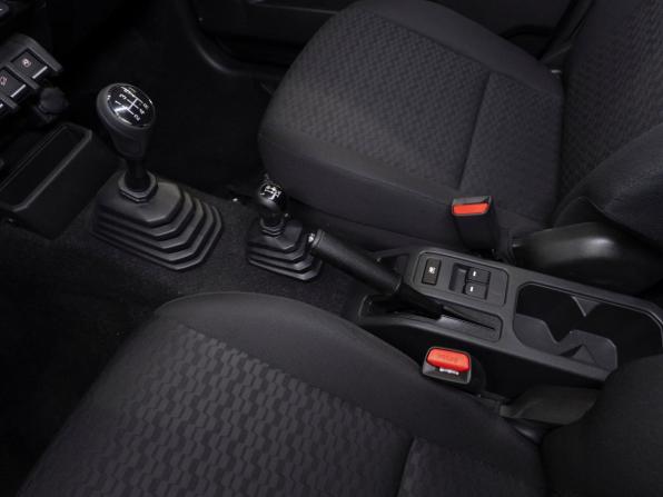 Suzuki Jimny IV с пробегом 2025 года, цена 3 950 000 рублей, 50 км, внедорожник, Автокод Объявления
