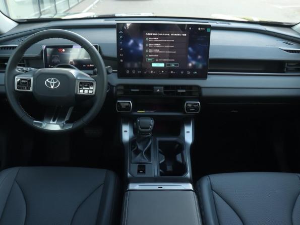 Toyota RAV4 VI (XA60) с пробегом 2026 года, цена 4 220 000 рублей, 10 км, внедорожник, Автокод Объявления
