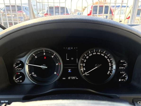 Toyota Land Cruiser 200 Series Рестайлинг 2 с пробегом 2018 года, цена 5 900 000 рублей, 187342 км, внедорожник, Автокод Объявления