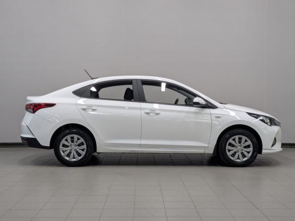 Hyundai Solaris II Рестайлинг с пробегом 2022 года, цена 1 595 000 рублей, 90141 км, седан, Автокод Объявления