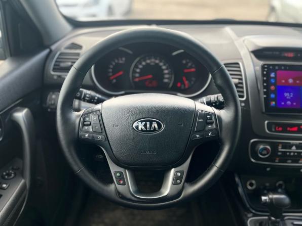 Kia Sorento II Рестайлинг с пробегом 2017 года, цена 1 550 000 рублей, 352129 км, внедорожник, Автокод Объявления