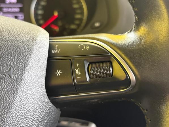 Audi Q3 I (8U) Рестайлинг с пробегом 2015 года, цена 2 089 000 рублей, 163000 км, внедорожник, Автокод Объявления