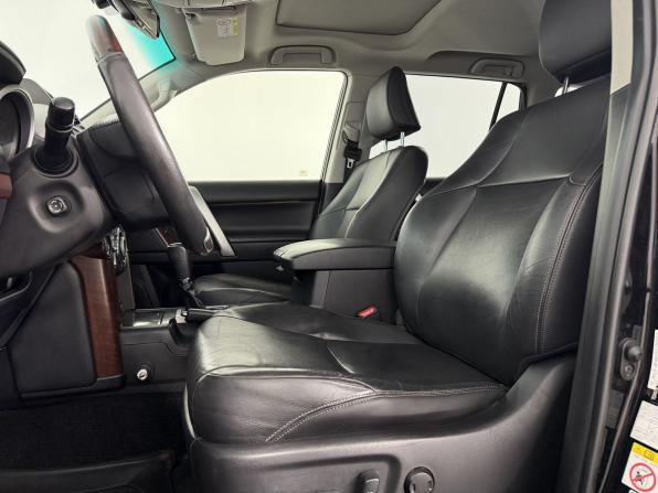 Toyota Land Cruiser Prado 150 Series Рестайлинг 1 с пробегом 2017 года, цена 3 450 000 рублей, 160330 км, внедорожник, Автокод Объявления