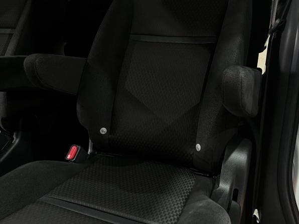 Honda Stepwgn V Рестайлинг с пробегом 2018 года, цена 2 100 000 рублей, 130000 км, минивэн, Автокод Объявления