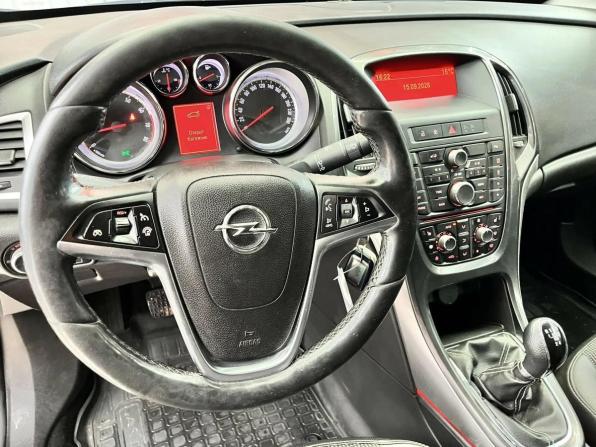Opel Astra J Рестайлинг с пробегом 2012 года, цена 590 000 рублей, 304265 км, седан, Автокод Объявления