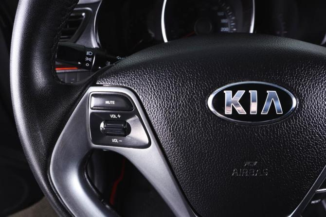 Kia Rio III Рестайлинг с пробегом 2016 года, цена 919 000 рублей, 243216 км, седан, Автокод Объявления