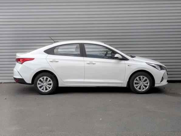 Hyundai Solaris II Рестайлинг с пробегом 2022 года, цена 1 535 000 рублей, 106067 км, седан, Автокод Объявления