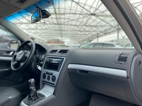 Skoda Octavia II (A5) Рестайлинг с пробегом 2009 года, цена 547 100 рублей, 232655 км, лифтбек, Автокод Объявления