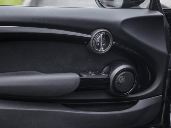 Mini Hatch III (F55/F56) Рестайлинг с пробегом 2020 года, цена 2 749 000 рублей, 127670 км, хэтчбек, Автокод Объявления