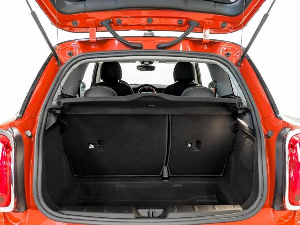Mini Hatch III (F55/F56) Рестайлинг с пробегом 2020 года, цена 2 395 000 рублей, 46120 км, хэтчбек, Автокод Объявления