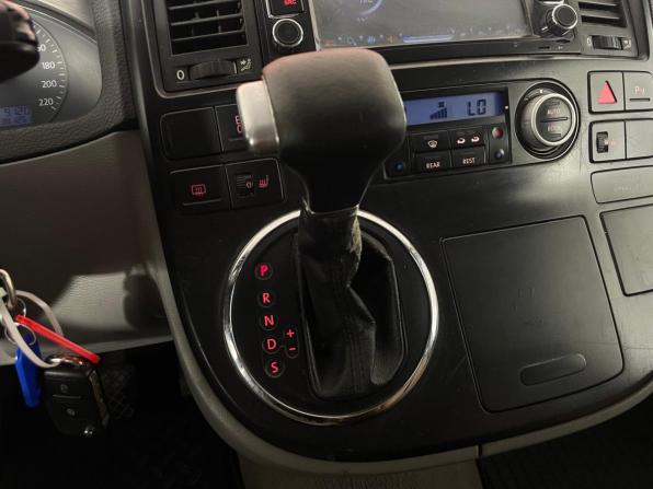 Volkswagen Multivan T5 с пробегом 2008 года, цена 1 420 000 рублей, 381251 км, минивэн, Автокод Объявления