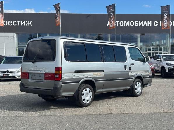 Toyota HiAce H100 с пробегом 2003 года, цена 1 090 000 рублей, 235445 км, минивэн, Автокод Объявления