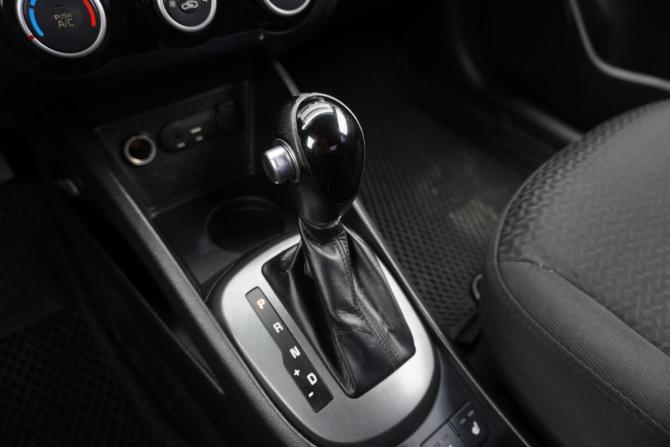 Kia Rio III Рестайлинг с пробегом 2015 года, цена 985 000 рублей, 169133 км, седан, Автокод Объявления