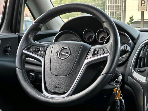 Opel Astra J Рестайлинг с пробегом 2013 года, цена 630 000 рублей, 192127 км, хэтчбек, Автокод Объявления