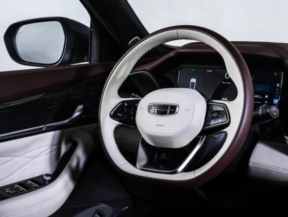 Geely Monjaro I с пробегом 2023 года, цена 3 396 000 рублей, 5912 км, внедорожник, Автокод Объявления