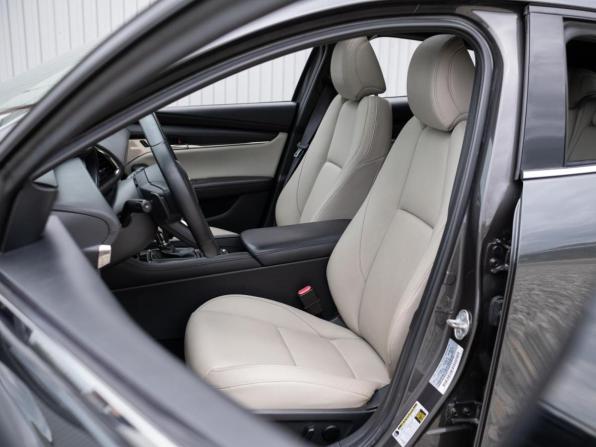 Mazda 3 IV (BP) с пробегом 2019 года, цена 2 450 000 рублей, 113040 км, хэтчбек, Автокод Объявления