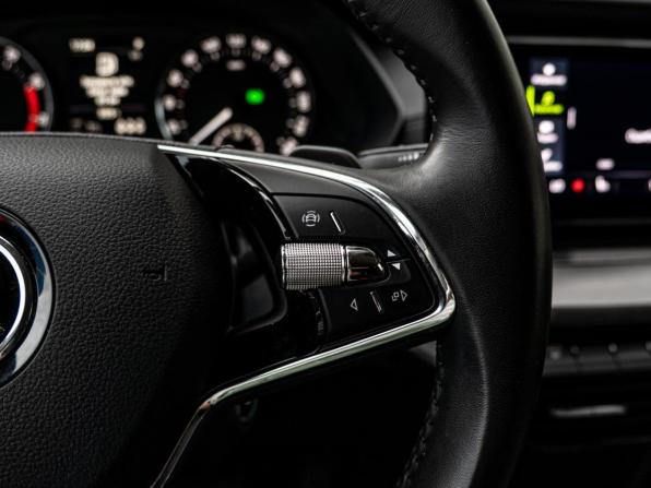 Skoda Octavia IV (A8) с пробегом 2021 года, цена 2 450 000 рублей, 60132 км, лифтбек, Автокод Объявления