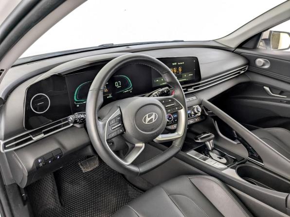 Hyundai Elantra VII (CN7) Рестайлинг с пробегом 2023 года, цена 2 049 000 рублей, 40500 км, седан, Автокод Объявления