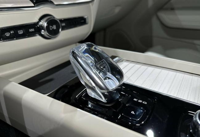 Volvo XC60 II Рестайлинг 2 с пробегом 2026 года, цена 7 800 000 рублей, 10 км, внедорожник, Автокод Объявления