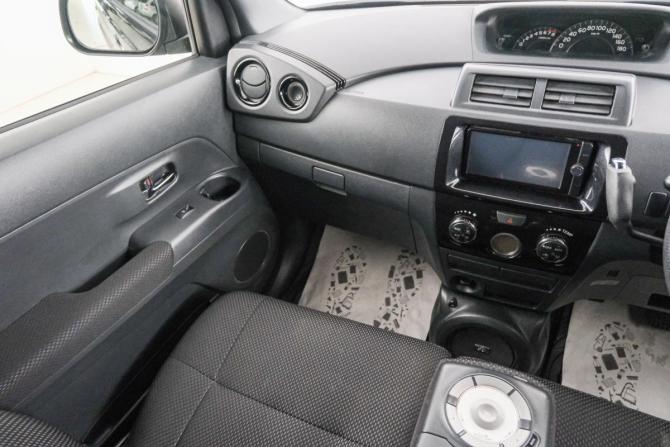 Toyota bB II Рестайлинг с пробегом 2013 года, цена 989 000 рублей, 167395 км, компактвэн, Автокод Объявления
